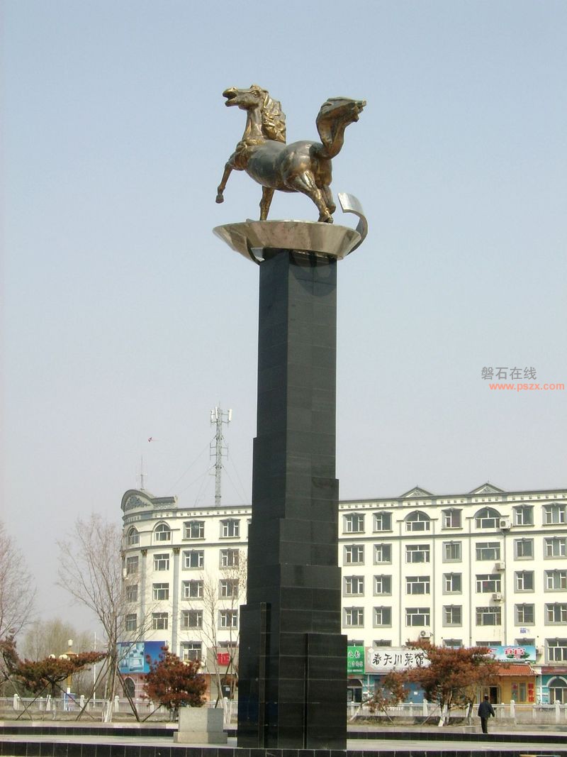 求磐石人民广场 马雕塑的清晰照